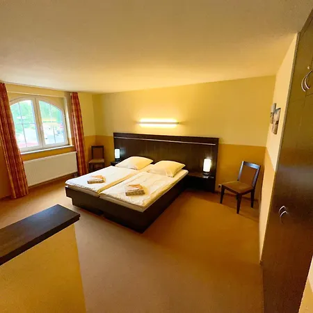Strandburg Hotell 3*
